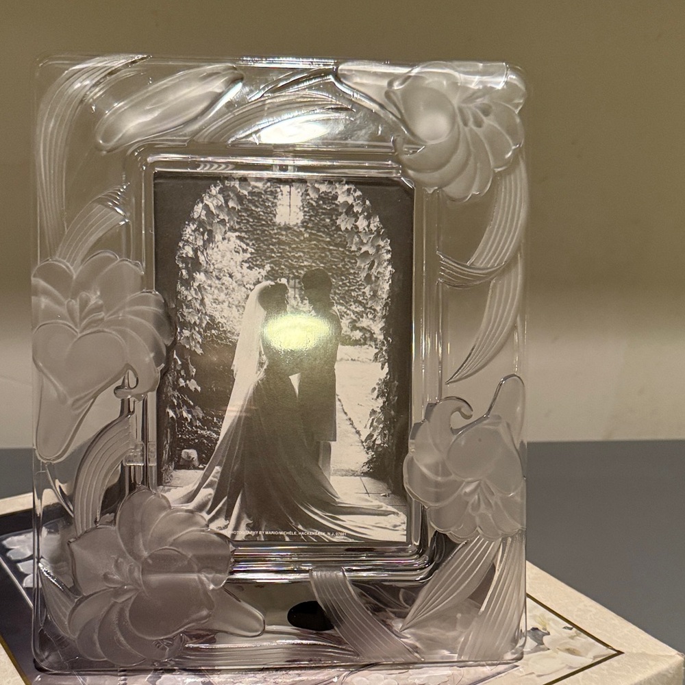 Elegant Floral Clear Photo Frame